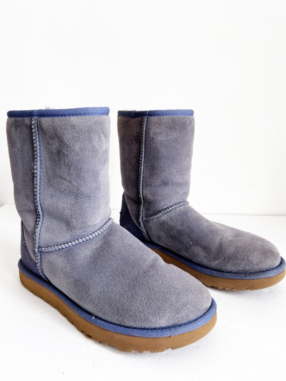 SZ 8 UGG Women’s Purple Short Suede Winter Boots in Purple/Gray